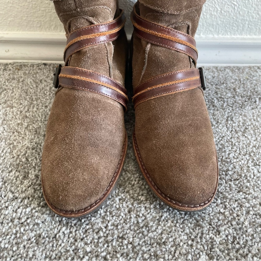 Matisse Prospector Boots Women’s Size 9.5M Tan Suede Leather Cross Straps Ankle - Picture 3 of 10